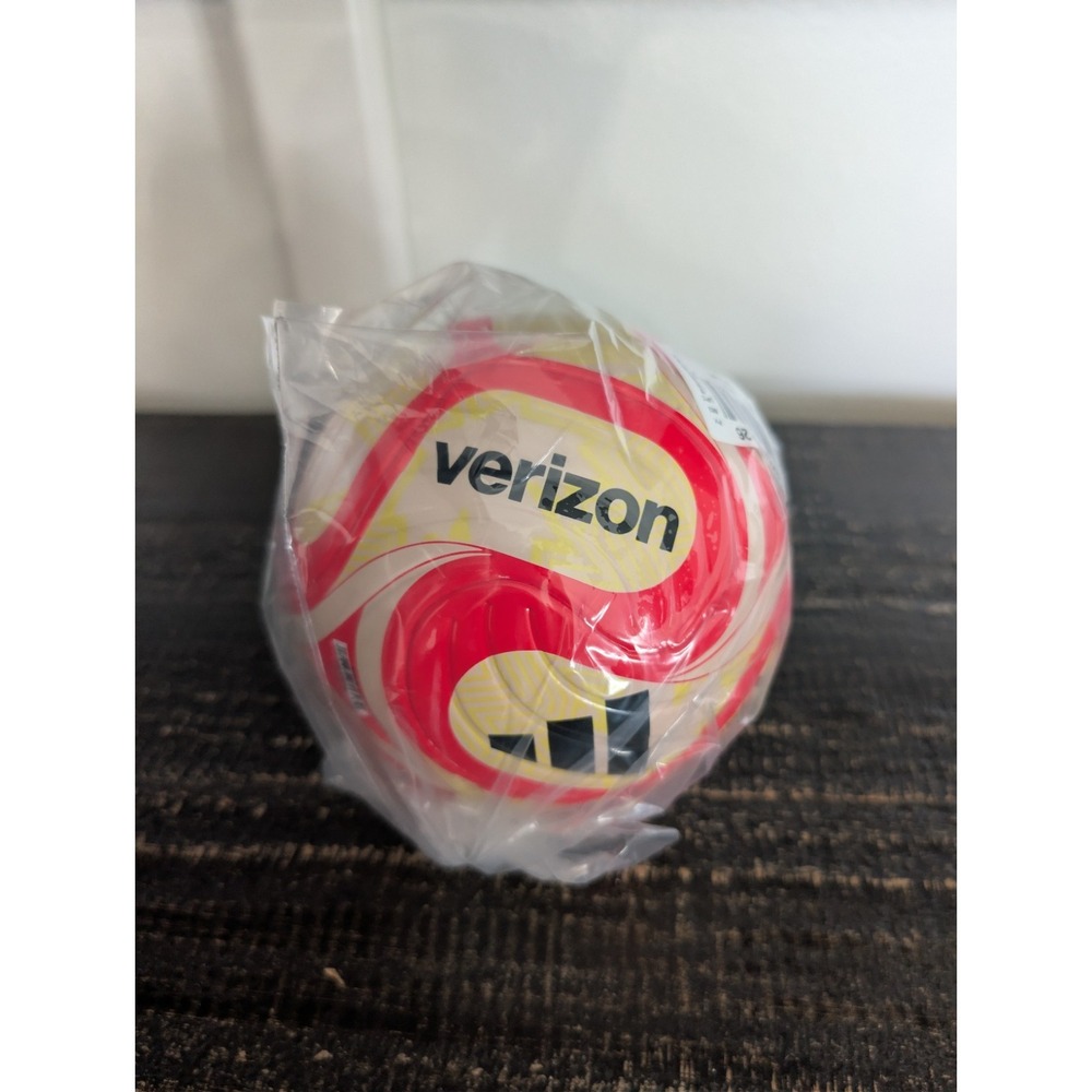Adidas FIFA World Cup 2026 Trionda Club Competition MINI Soccer Ball VERIZON 26